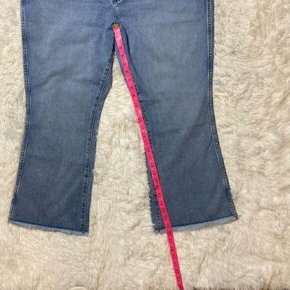 Wrangler Wrock High Rise Kicked Flare Jeans Frayed Raw Hem Size 35x27 NEW - Picture 4 of 11